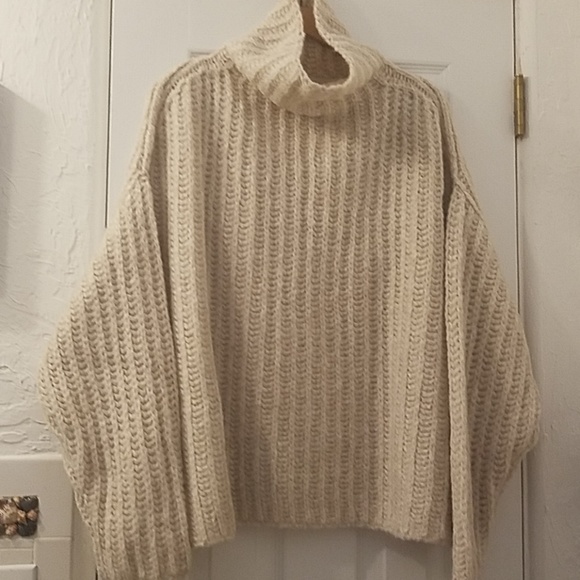 FREE PEOPLE Pearl Fluffy Wool Blend Slouchy Sweater NWT - Picture 6 of 9